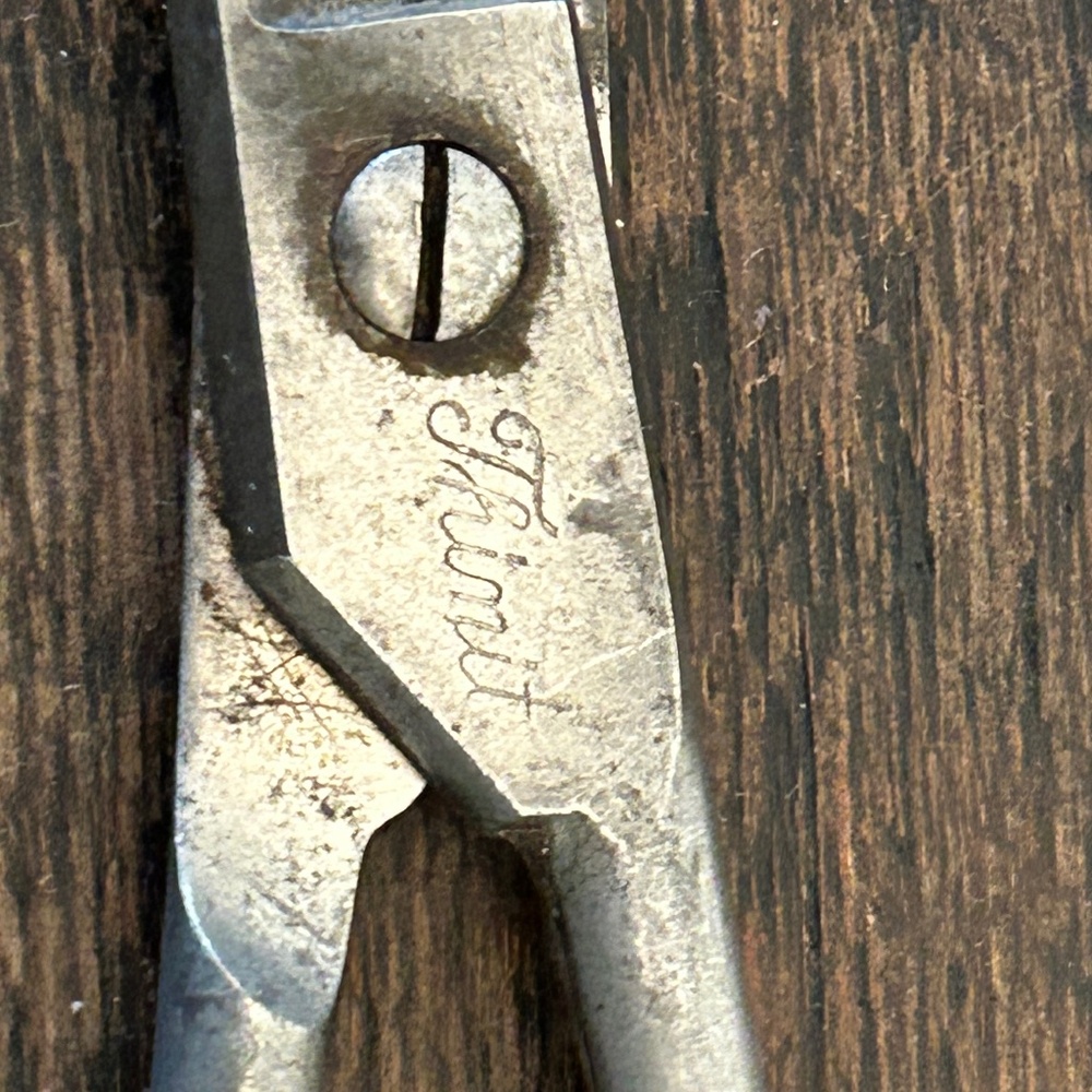 Three Vintage Barber Shears - Picture 8 of 9
